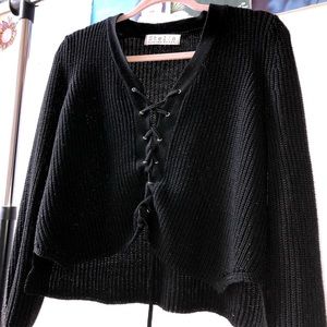 Black sweater from Stella-Laguna Beach🖤